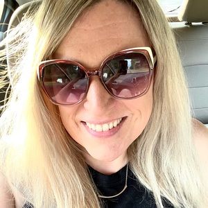Meet your Posher, Hollie